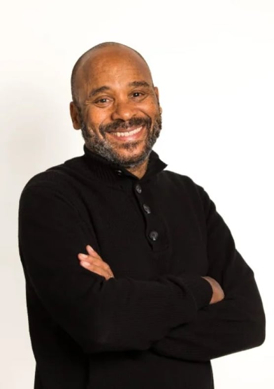 A profil picture of David McKie smiling to the camera